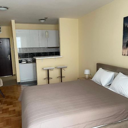 Trident Apartments 2 Ni Kültér fotó
