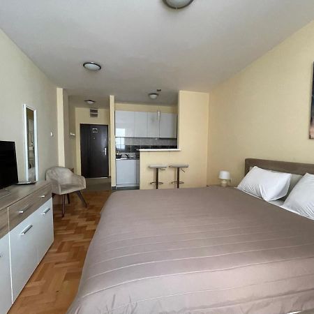 Trident Apartments 2 Ni Kültér fotó